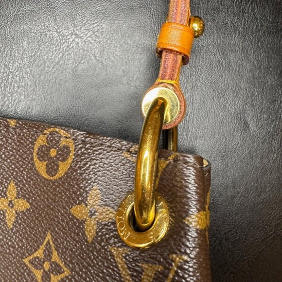 Louis Vuitton Graceful PM hobo in classic Monogram canvas Beige Interior - Picture 7 of 17